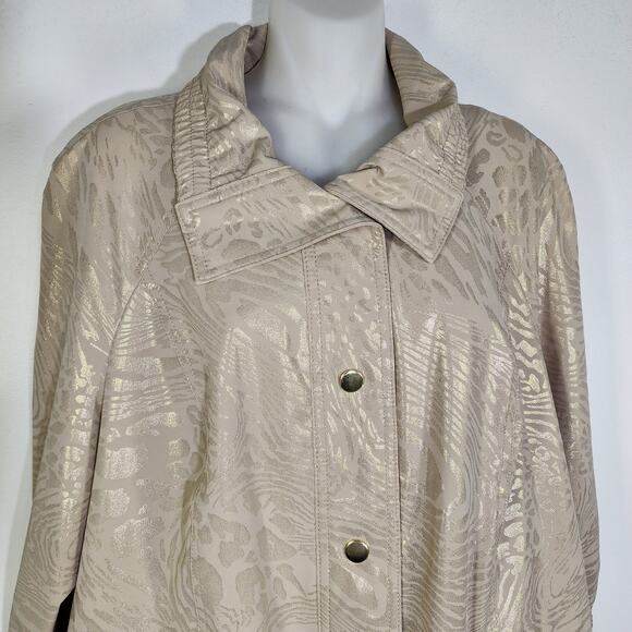 Chico's Zenergy Jacket Animal Print Neema Snap Front Tan Gold Foil Pockets Large - Picture 3 of 12
